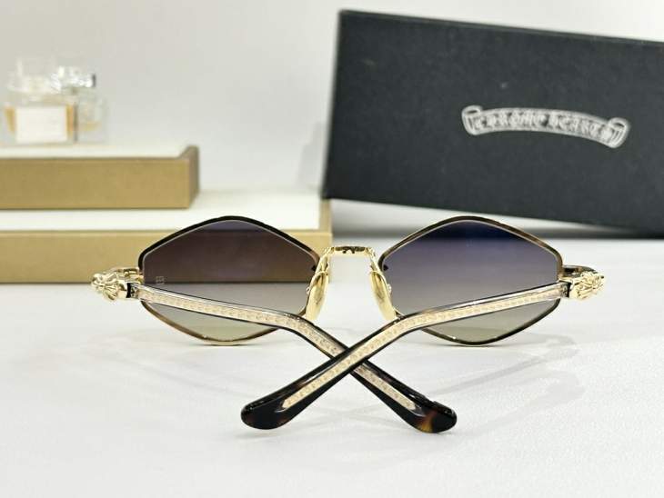 Picture of Chrome Hearts Sunglasses _SKUfw76704350fw